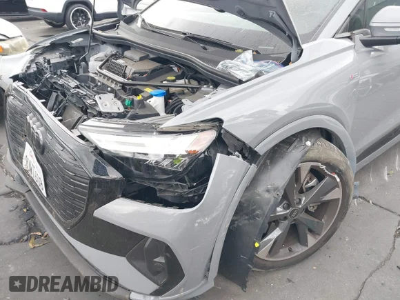 ✅ 2025 Audi Q4 e-tron Premium • VIN: WA1KUBFZ5SP061394 • Лот: 45194149. Опубліковано раніше на IAAI з пробігом 7 426 миль. Безкоштовний доступ до архіву аукціонних продажів зі США та докладний звіт про історію автомобіля на DreamBid. Зображення 12.