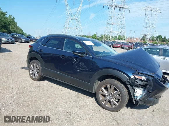 ✅ 2021 Mazda CX-30 Premium • VIN: 3MVDMBDL0MM316358 • Lot: 42589408. Wystawiony na IAAI z przebiegiem 15 591 mil. Bezpłatny archiwum sprzedaży aukcyjnych z USA i szczegółowy raport historii pojazdu na DreamBid. Zdjęcie 1.