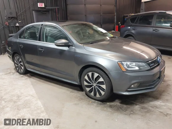✅ 2016 Volkswagen Jetta Hybrid SEL Premium • VIN: 3VW637AJ6GM401591 • Lot: 44081642. Wystawiony na IAAI z przebiegiem 108 214 mil. Bezpłatny archiwum sprzedaży aukcyjnych z USA i szczegółowy raport historii pojazdu na DreamBid. Zdjęcie 1.