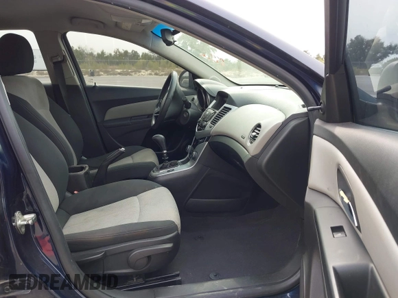 ✅ 2011 Chevrolet Cruze LS • VIN: 1G1PD5SH7B7223786 • Lot: 44131574. Wystawiony na IAAI z przebiegiem 173 104 mil. Bezpłatny archiwum sprzedaży aukcyjnych z USA i szczegółowy raport historii pojazdu na DreamBid. Zdjęcie 5.