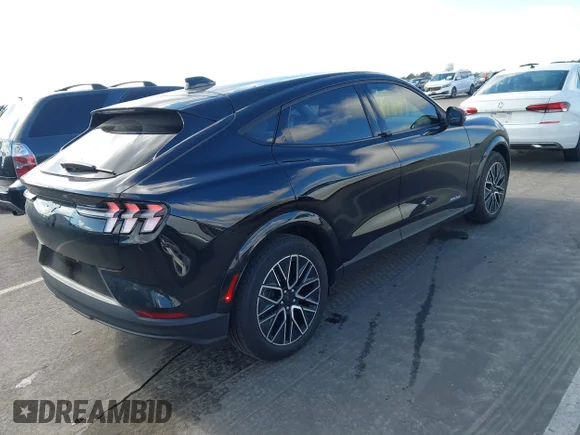 ✅ 2025 Ford Mustang Mach-E Premium • VIN: 3FMTK3R42SMA13701 • Lot: 43805045. Wystawiony na IAAI z przebiegiem 3 339 mil. Bezpłatny archiwum sprzedaży aukcyjnych z USA i szczegółowy raport historii pojazdu na DreamBid. Zdjęcie 4.