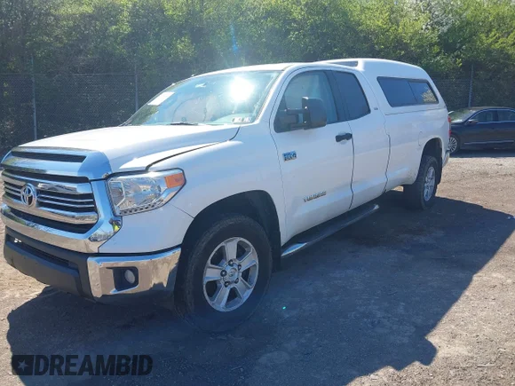 ✅ 2017 Toyota Tundra SR • VIN: 5TFCY5F19HX020981 • Lot: 44796498. Wystawiony na IAAI z przebiegiem 159 075 mil. Bezpłatny archiwum sprzedaży aukcyjnych z USA i szczegółowy raport historii pojazdu na DreamBid. Zdjęcie 2.