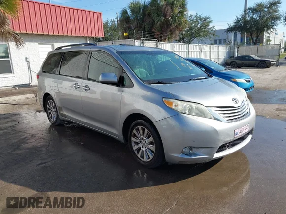 ✅ 2011 Toyota Sienna XLE • VIN: 5TDYK3DC4BS012512 • Lot: 43764837. Wystawiony na IAAI z przebiegiem 291 739 mil. Bezpłatny archiwum sprzedaży aukcyjnych z USA i szczegółowy raport historii pojazdu na DreamBid. Zdjęcie 1.