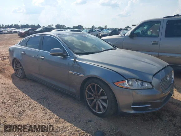 ✅ 2013 Jaguar XJ • VIN: SAJWA1C74D8V43365 • Lot: 40378360. Wystawiony na IAAI z przebiegiem 78 917 mil. Bezpłatny archiwum sprzedaży aukcyjnych z USA i szczegółowy raport historii pojazdu na DreamBid. Zdjęcie 1.