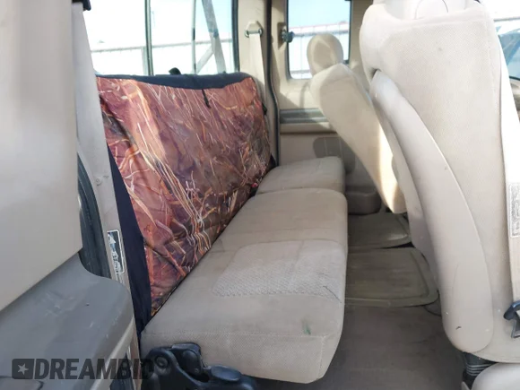 ✅ 2002 Ford F-250 XL • VIN: 1FTNX21LX2EC44525 • Lot: 41751939. Wystawiony na IAAI z przebiegiem 300 323 mil. Bezpłatny archiwum sprzedaży aukcyjnych z USA i szczegółowy raport historii pojazdu na DreamBid. Zdjęcie 8.