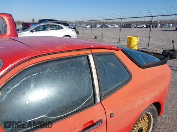 ✅ 1985 Porsche 944 • VIN: WP0AA0942FN471263 • Лот: 44178887. Опубліковано раніше на IAAI з пробігом 17 577 миль. Безкоштовний доступ до архіву аукціонних продажів зі США та докладний звіт про історію автомобіля на DreamBid. Зображення 6.