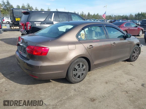 ✅ 2014 Volkswagen Jetta S • VIN: 3VW2K7AJ6EM210381 • Lot: 44731398. Wystawiony na IAAI z przebiegiem 161 865 mil. Bezpłatny archiwum sprzedaży aukcyjnych z USA i szczegółowy raport historii pojazdu na DreamBid. Zdjęcie 4.