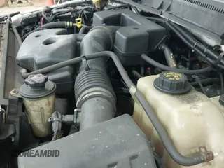 ✅ 2011 Ford F-350 • VIN: 1FDBF3B63BEB77511 • Lot: 42383405. Wystawiony na IAAI z przebiegiem 271 011 mil. Bezpłatny archiwum sprzedaży aukcyjnych z USA i szczegółowy raport historii pojazdu na DreamBid. Zdjęcie 19.