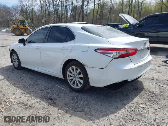 ✅ 2018 Toyota Camry SE • VIN: 4T1B11HK1JU521915 • Лот: 44919823. Опубликован ранее на IAAI с пробегом 108 338 миль. Бесплатный доступ к архиву аукционных продаж из США и подробный отчёт об истории автомобиля на DreamBid. Изображение 3.