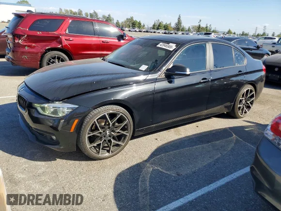 ✅ 2018 BMW 3 Series 320i • VIN: WBA8E1G57JNU89851 • Лот: 42046906. Опубліковано раніше на Copart з пробігом 128 565 миль. Безкоштовний доступ до архіву аукціонних продажів зі США та докладний звіт про історію автомобіля на DreamBid. Зображення 1.