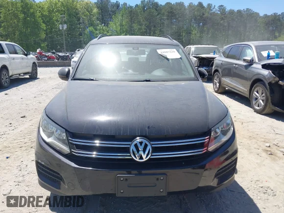 ✅ 2016 Volkswagen Tiguan S • VIN: WVGAV7AX9GW598215 • Lot: 44887239. Wystawiony na IAAI z przebiegiem 131 025 mil. Bezpłatny archiwum sprzedaży aukcyjnych z USA i szczegółowy raport historii pojazdu na DreamBid. Zdjęcie 6.