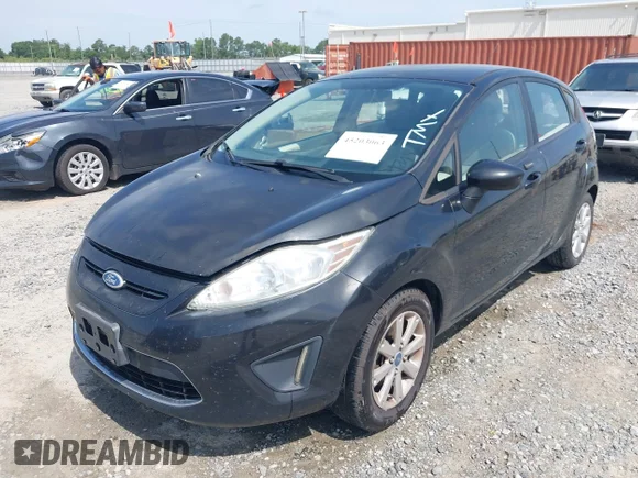 ✅ 2011 Ford Fiesta SE • VIN: 3FADP4EJ8BM156069 • Lot: 45203063. Wystawiony na IAAI z przebiegiem 211 036 mil. Bezpłatny archiwum sprzedaży aukcyjnych z USA i szczegółowy raport historii pojazdu na DreamBid. Zdjęcie 6.