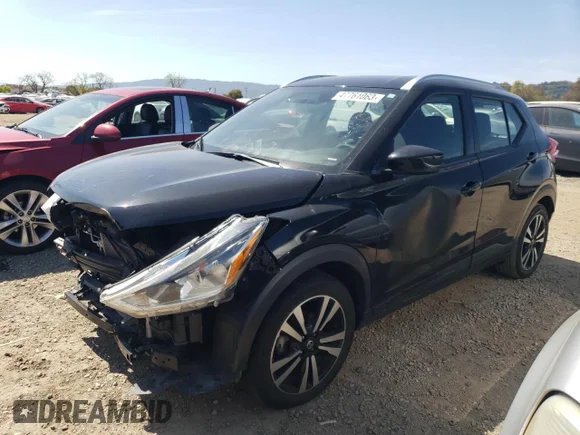 ✅ 2019 Nissan Kicks SR • VIN: 3N1CP5CUXKL535785 • Lot: 47761063. Wystawiony na Copart z przebiegiem 74 393 mil. Bezpłatny archiwum sprzedaży aukcyjnych z USA i szczegółowy raport historii pojazdu na DreamBid. Zdjęcie 1.