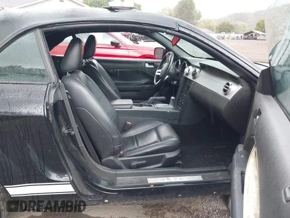 ✅ 2007 Ford Mustang Deluxe • VIN: 1ZVFT84N875363257 • Lot: 43273997. Wystawiony na IAAI z przebiegiem 132 333 mil. Bezpłatny archiwum sprzedaży aukcyjnych z USA i szczegółowy raport historii pojazdu na DreamBid. Zdjęcie 5.