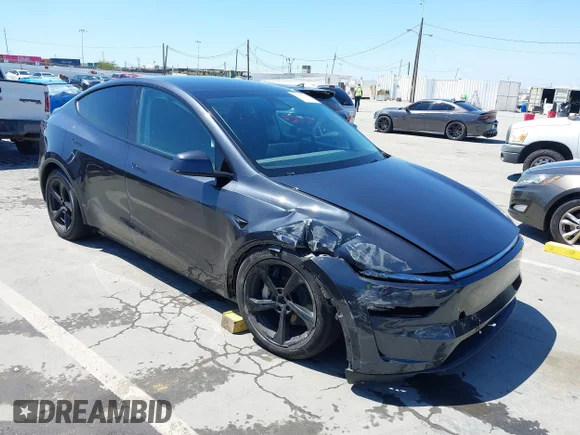 ✅ 2026 Tesla Model Y Long Range Launch Series • VIN: 7SAYGDEE1TF343998 • Lot: 45055189. Wystawiony na IAAI z przebiegiem 20 517 mil. Bezpłatny archiwum sprzedaży aukcyjnych z USA i szczegółowy raport historii pojazdu na DreamBid. Zdjęcie 1.