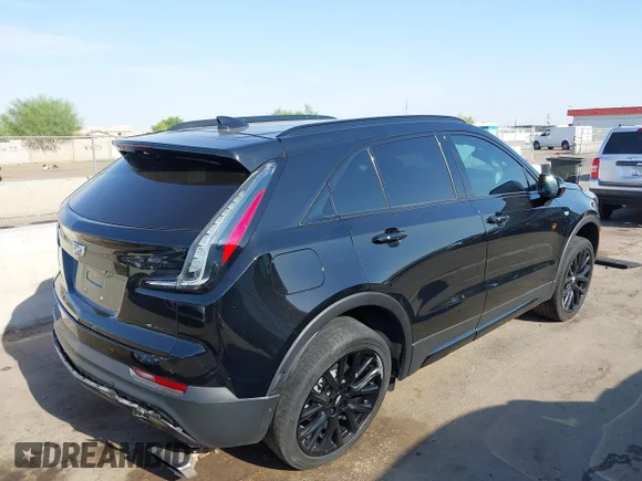 ✅ 2022 Cadillac XT4 FWD Sport • VIN: 1GYFZER46NF167836 • Lot: 42979563. Wystawiony na IAAI z przebiegiem 43 561 mil. Bezpłatny archiwum sprzedaży aukcyjnych z USA i szczegółowy raport historii pojazdu na DreamBid. Zdjęcie 4.