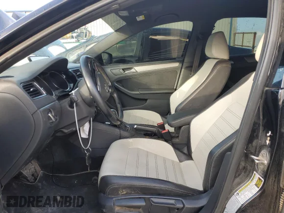 ✅ 2016 Volkswagen Jetta Sport • VIN: 3VWD17AJ5GM292800 • Lot: 37755873. Wystawiony na Copart z przebiegiem 106 318 mil. Bezpłatny archiwum sprzedaży aukcyjnych z USA i szczegółowy raport historii pojazdu na DreamBid. Zdjęcie 7.