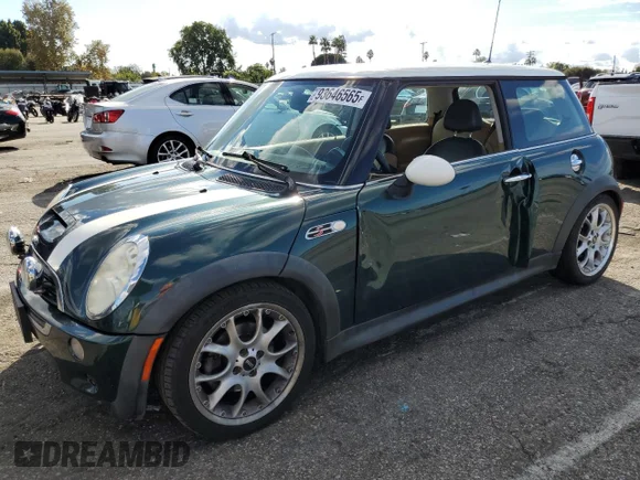 ✅ 2005 MINI Hardtop S • VIN: WMWRE33525TL10896 • Лот: 93646565. Опубликован ранее на Copart с пробегом 135 006 миль. Бесплатный доступ к архиву аукционных продаж из США и подробный отчёт об истории автомобиля на DreamBid. Изображение 1.