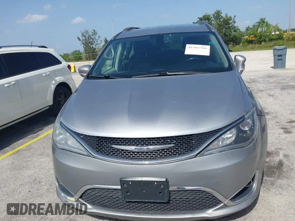 ✅ 2018 Chrysler Pacifica Touring L • VIN: 2C4RC1BG7JR356077 • Лот: 45582766. Опубліковано раніше на IAAI з пробігом 125 238 миль. Безкоштовний доступ до архіву аукціонних продажів зі США та докладний звіт про історію автомобіля на DreamBid. Зображення 6.