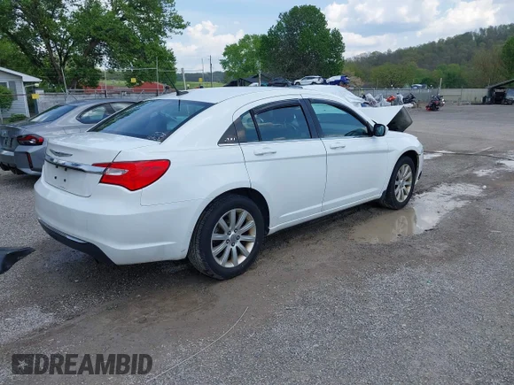 ✅ 2013 Chrysler 200 Touring • VIN: 1C3CCBBB5DN601612 • Lot: 44952936. Listed on IAAI with 82,579 mi. Free auction sales archive from the USA and detailed vehicle history report at DreamBid. Image 4.