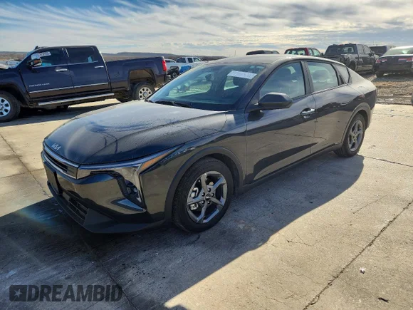 ✅ 2025 Kia K4 LXS • VIN: 3KPFT4DE7SE133329 • Lot: 99360065. Wystawiony na Copart z przebiegiem 14 882 mil. Bezpłatny archiwum sprzedaży aukcyjnych z USA i szczegółowy raport historii pojazdu na DreamBid. Zdjęcie 1.
