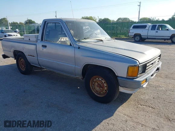 ✅ 1988 Toyota Pickup • VIN: JT4RN50R2J5156372 • Lot: 43338924. Wystawiony na IAAI z przebiegiem 67 922 mil. Bezpłatny archiwum sprzedaży aukcyjnych z USA i szczegółowy raport historii pojazdu na DreamBid. Zdjęcie 1.