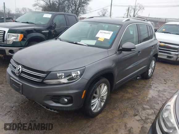 ✅ 2012 Volkswagen Tiguan S • VIN: WVGAV7AX7CW003243 • Lot: 44290491. Wystawiony na IAAI z przebiegiem 119 004 mil. Bezpłatny archiwum sprzedaży aukcyjnych z USA i szczegółowy raport historii pojazdu na DreamBid. Zdjęcie 2.
