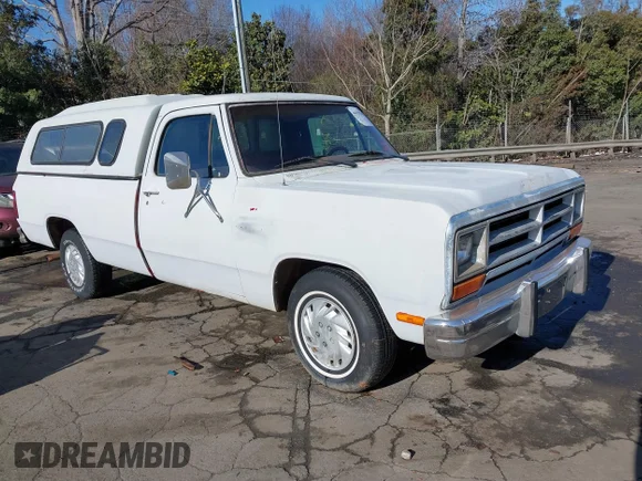 ✅ 1987 Dodge Trucks • VIN: 1B7HD14T5HS352198 • Lot: 44429343. Wystawiony na IAAI z przebiegiem 77 411 mil. Bezpłatny archiwum sprzedaży aukcyjnych z USA i szczegółowy raport historii pojazdu na DreamBid. Zdjęcie 1.