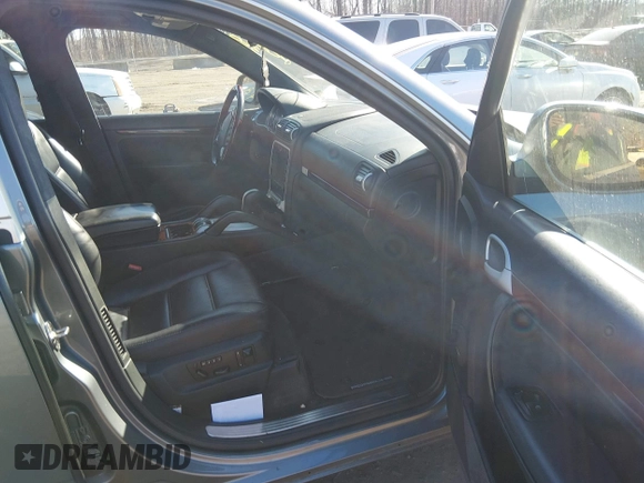 ✅ 2005 Porsche Cayenne Turbo • VIN: WP1AC29P45LA92015 • Lot: 44204720. Wystawiony na IAAI z przebiegiem 162 555 mil. Bezpłatny archiwum sprzedaży aukcyjnych z USA i szczegółowy raport historii pojazdu na DreamBid. Zdjęcie 5.