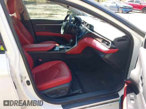 ✅ 2020 Toyota Camry XSE • VIN: 4T1KZ1AK2LU045647 • Lot: 42005516. Wystawiony na IAAI z przebiegiem 84 608 mil. Bezpłatny archiwum sprzedaży aukcyjnych z USA i szczegółowy raport historii pojazdu na DreamBid. Zdjęcie 5.