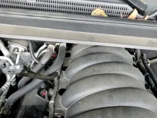 2018 Chevrolet Suburban LS z VIN 1GNSKGEC9JR393340, wystawiony jako Copart lot #56316665 z przebiegiem 104 751 mil mil oraz Szkoda całkowita • Salvage title. Historia ofert i sprzedaży dostępna na DreamBid. Obrazek 15.