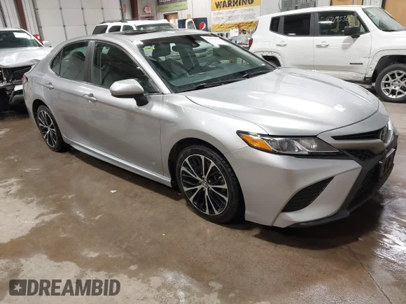 ✅ 2018 Toyota Camry SE • VIN: 4T1B11HK0JU035466 • Lot: 44062831. Wystawiony na IAAI z przebiegiem 130 098 mil. Bezpłatny archiwum sprzedaży aukcyjnych z USA i szczegółowy raport historii pojazdu na DreamBid. Zdjęcie 1.
