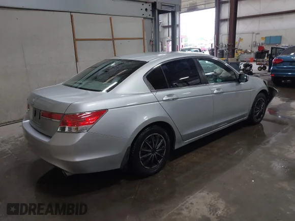 ✅ 2012 Honda Accord LX • VIN: 1HGCP2F37CA064896 • Lot: 44920498. Wystawiony na IAAI z przebiegiem 103 634 mil. Bezpłatny archiwum sprzedaży aukcyjnych z USA i szczegółowy raport historii pojazdu na DreamBid. Zdjęcie 4.