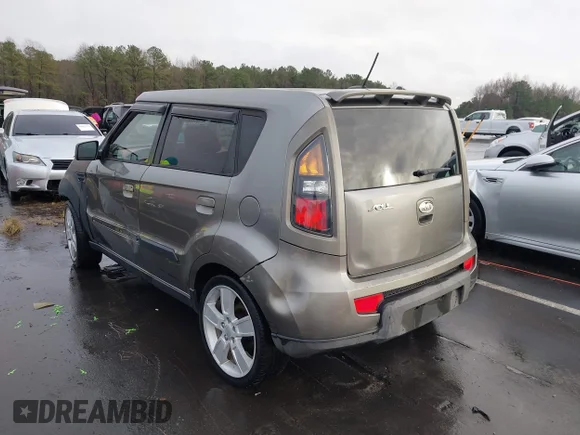 ✅ 2010 Kia Soul + • VIN: KNDJT2A20A7028994 • Lot: 43786763. Wystawiony na IAAI z przebiegiem 403 429 mil. Bezpłatny archiwum sprzedaży aukcyjnych z USA i szczegółowy raport historii pojazdu na DreamBid. Zdjęcie 3.