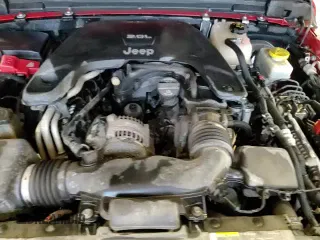 ✅ 2019 Jeep Wrangler Unlimited Sahara • VIN: 1C4HJXEG4KW590105 • Lot: 69659925. Wystawiony na Copart z przebiegiem 95 752 mil. Bezpłatny archiwum sprzedaży aukcyjnych z USA i szczegółowy raport historii pojazdu na DreamBid. Zdjęcie 15.