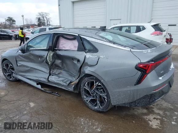✅ 2025 Kia K5 GT-Line • VIN: KNAG64J76S5289078 • Lot: 44610861. Wystawiony na IAAI z przebiegiem 27 162 mil. Bezpłatny archiwum sprzedaży aukcyjnych z USA i szczegółowy raport historii pojazdu na DreamBid. Zdjęcie 3.
