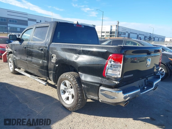 ✅ 2021 Ram 1500 Big Horn • VIN: 1C6SRFFT4MN695005 • Lot: 44147665. Wystawiony na IAAI z przebiegiem 122 370 mil. Bezpłatny archiwum sprzedaży aukcyjnych z USA i szczegółowy raport historii pojazdu na DreamBid. Zdjęcie 3.