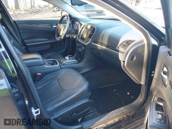 ✅ 2015 Chrysler 300 Limited • VIN: 2C3CCAAGXFH853911 • Lot: 43629980. Wystawiony na IAAI z przebiegiem 115 354 mil. Bezpłatny archiwum sprzedaży aukcyjnych z USA i szczegółowy raport historii pojazdu na DreamBid. Zdjęcie 5.