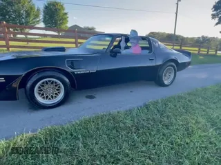 ✅ 1980 Pontiac Trans Am • VIN: 2W87WAL112090 • Lot: 85201465. Wystawiony na Copart z przebiegiem Nie podano. Bezpłatny archiwum sprzedaży aukcyjnych z USA i szczegółowy raport historii pojazdu na DreamBid. Zdjęcie 11.