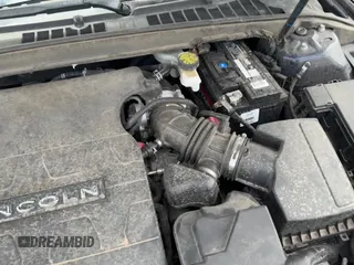 ✅ 2017 Lincoln Continental Premiere • VIN: 1LN6L9PK8H5608601 • Лот: 71480575. Опубликован ранее на Copart с пробегом 120 981 миль. Бесплатный доступ к архиву аукционных продаж из США и подробный отчёт об истории автомобиля на DreamBid. Изображение 11.