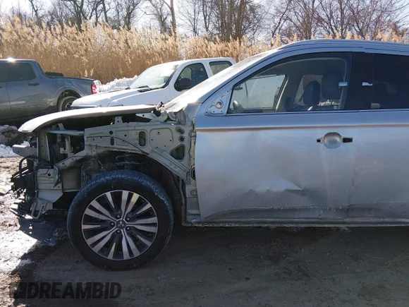 ✅ 2020 Mitsubishi Outlander ES • VIN: JA4AZ3A39LJ000432 • Lot: 44322739. Wystawiony na IAAI z przebiegiem 136 354 mil. Bezpłatny archiwum sprzedaży aukcyjnych z USA i szczegółowy raport historii pojazdu na DreamBid. Zdjęcie 6.