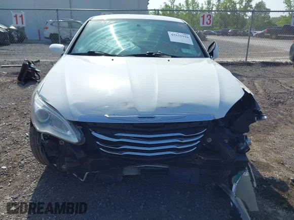 ✅ 2014 Chrysler 200 Touring • VIN: 1C3CCBBG2EN106569 • Lot: 45531916. Wystawiony na IAAI z przebiegiem 242 498 mil. Bezpłatny archiwum sprzedaży aukcyjnych z USA i szczegółowy raport historii pojazdu na DreamBid. Zdjęcie 6.