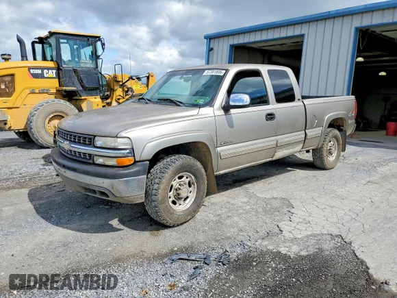 ✅ 2000 Chevrolet Silverado 2500 LS • VIN: 1GCGK29U2YZ170801 • Lot: 57301806. Listed on Copart with 159,577 mi. Free auction sales archive from the USA and detailed vehicle history report at DreamBid. Image 1.