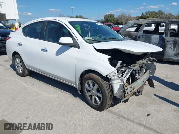 ✅ 2014 Nissan Versa S Plus • VIN: 3N1CN7AP5EL859178 • Lot: 44294388. Wystawiony na IAAI z przebiegiem 163 169 mil. Bezpłatny archiwum sprzedaży aukcyjnych z USA i szczegółowy raport historii pojazdu na DreamBid. Zdjęcie 1.