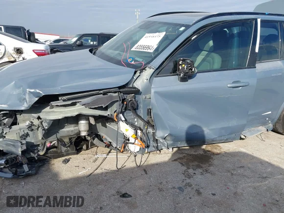 ✅ 2022 Volvo XC90 R-Design • VIN: YV4BR0CM8N1816644 • Lot: 41558435. Wystawiony na IAAI z przebiegiem 64 255 mil. Bezpłatny archiwum sprzedaży aukcyjnych z USA i szczegółowy raport historii pojazdu na DreamBid. Zdjęcie 6.