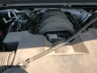 ✅ 2018 Chevrolet Tahoe Premier • VIN: 1GNSCCKC5JR205956 • Lot: 57472065. Wystawiony na Copart z przebiegiem 137 516 mil. Bezpłatny archiwum sprzedaży aukcyjnych z USA i szczegółowy raport historii pojazdu na DreamBid. Zdjęcie 17.