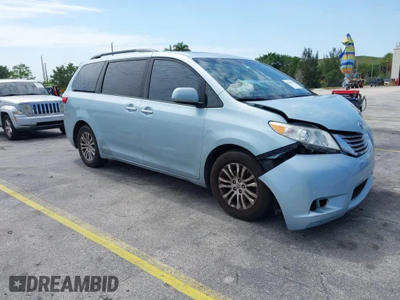 ✅ 2016 Toyota Sienna XLE • VIN: 5TDYK3DCXGS717905 • Lot: 45004332. Wystawiony na IAAI z przebiegiem 172 705 mil. Bezpłatny archiwum sprzedaży aukcyjnych z USA i szczegółowy raport historii pojazdu na DreamBid. Zdjęcie 1.