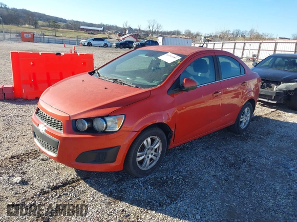 ✅ 2013 Chevrolet Sonic LT • VIN: 1G1JC5SB7D4221433 • Lot: 44393587. Wystawiony na IAAI z przebiegiem 245 880 mil. Bezpłatny archiwum sprzedaży aukcyjnych z USA i szczegółowy raport historii pojazdu na DreamBid. Zdjęcie 2.