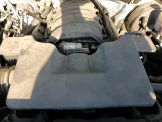 ✅ 2018 GMC Yukon XL SLT • VIN: 1GKS1GKC0JR332799 • Lot: 68890115. Listed on Copart with 147,905 mi. Free auction sales archive from the USA and detailed vehicle history report at DreamBid. Image 14.