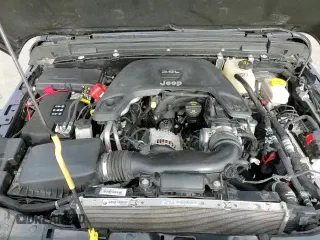 ✅ 2019 Jeep Wrangler Unlimited Sahara • VIN: 1C4HJXEG3KW661469 • Lot: 63500235. Listed on Copart with 55,068 mi. Free auction sales archive from the USA and detailed vehicle history report at DreamBid. Image 15.